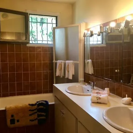 Le Cannet, Chambre à l'étage d'une maison avec piscine Extérieur photo