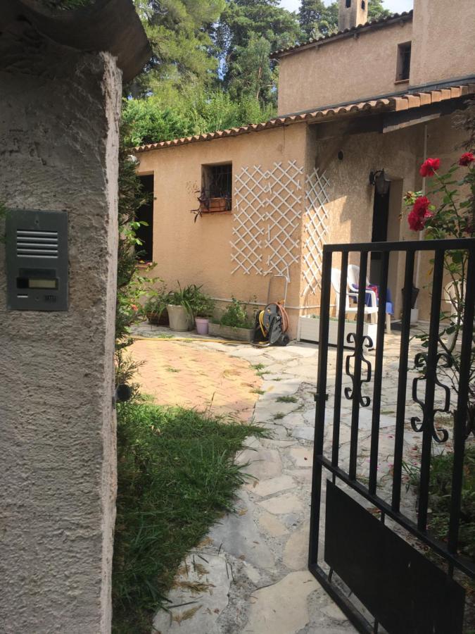 10mn Cannes Independante Etage D'une Maison Avec Piscine Homestay